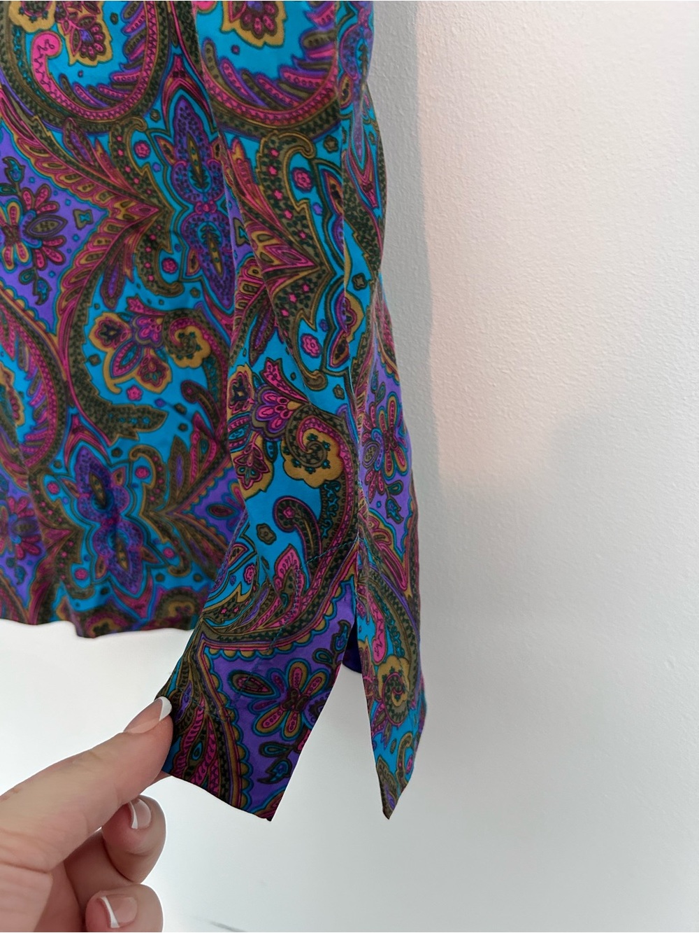 Casual Corner 100% Silk Bold Paisley Tank Top - Picture 2 of 4